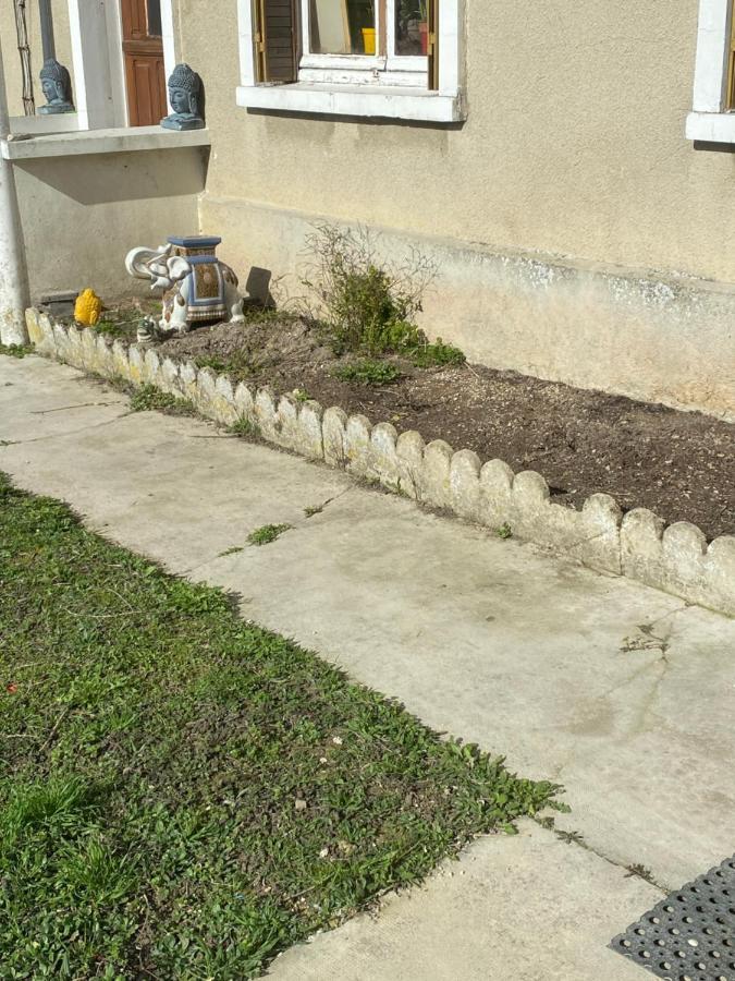 Adorable Gesthouse Avec Parking Gratuit Sur Place. Apartment Le Chene Exterior photo